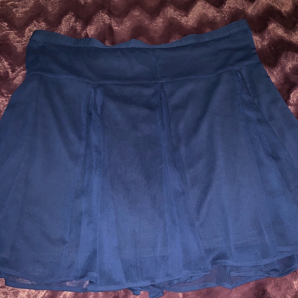 Short skater blue skirt